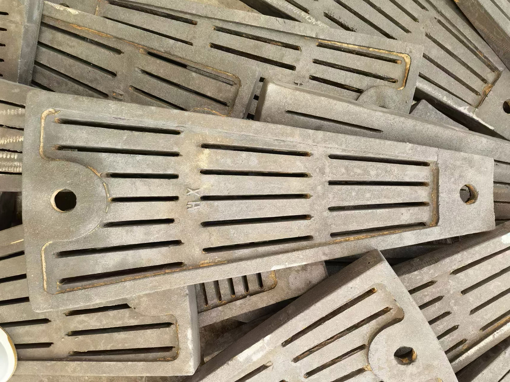 Cr-Mo alloy steel mill liner (9).jpg